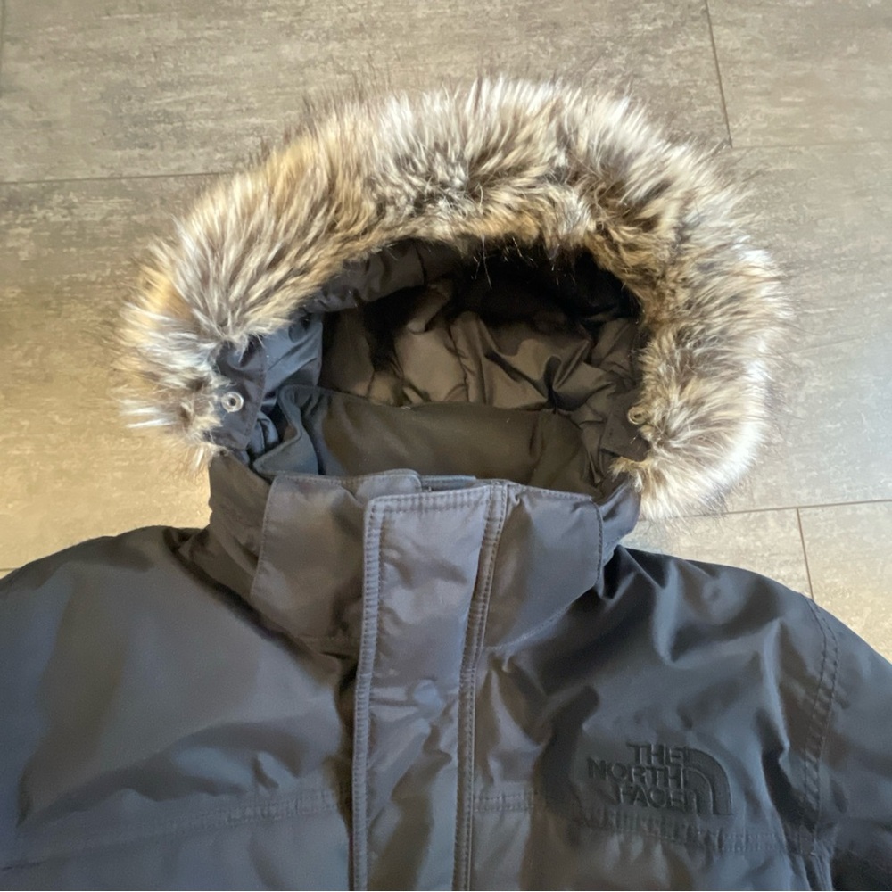 North Face Men's McMurdo All Black Parka Jacket - Picture 9 of 10